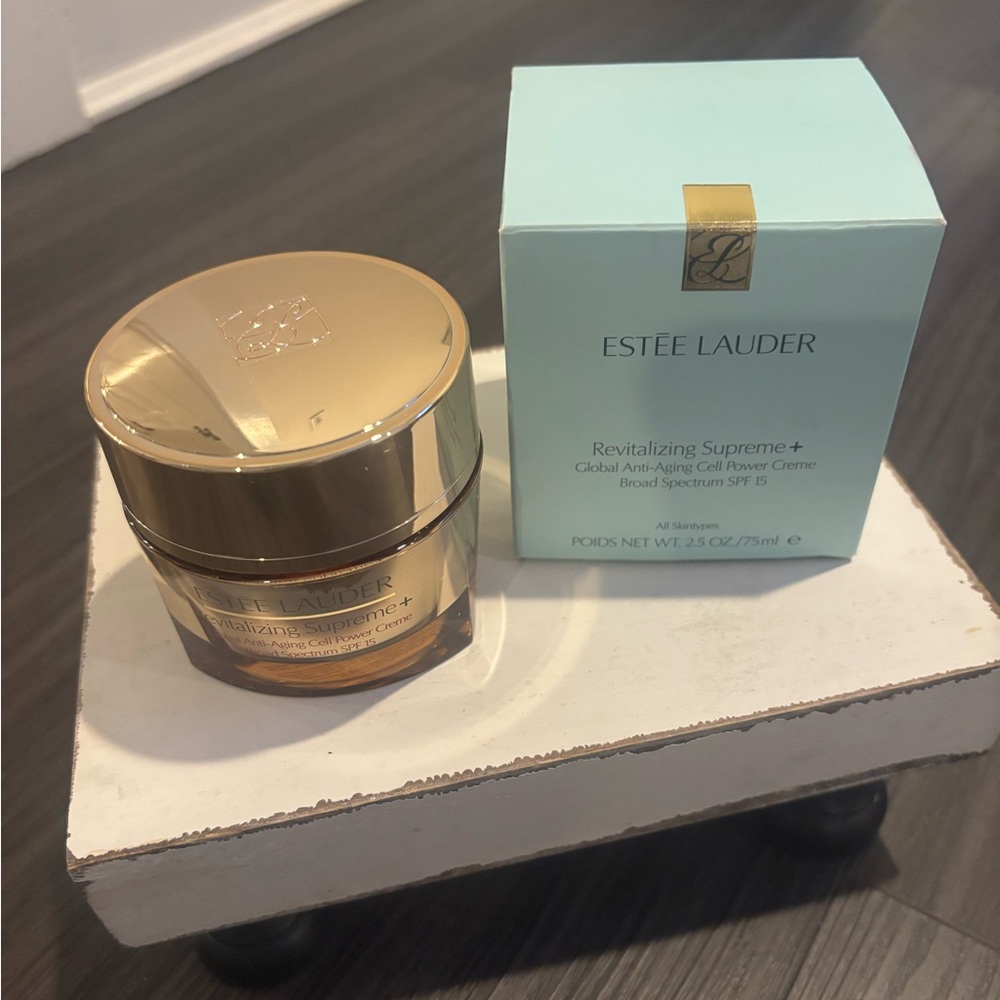 Estee Lauder Revitalizing Supreme+ Cream in Gold Jar
